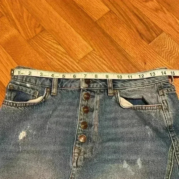 We The Free Distressed Button Fly, Denim Mini Skirt, Size 28/US Size 6. - Picture 10 of 12
